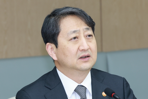 안덕근 산업통상자원부 장관이 지난 27일 서울 중구 대한상공회의소에서 열린 미국 자동차 관세 부과 관련 민관 합동 대책 회의에 참석해 발언하고 있다 (사진=연합뉴스)