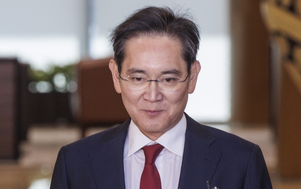 지난달 28일 중국 방문 후 서울 강서구 김포공항으로 귀국한 이재용 삼성전자 회장 모습. (사진=연합뉴스)