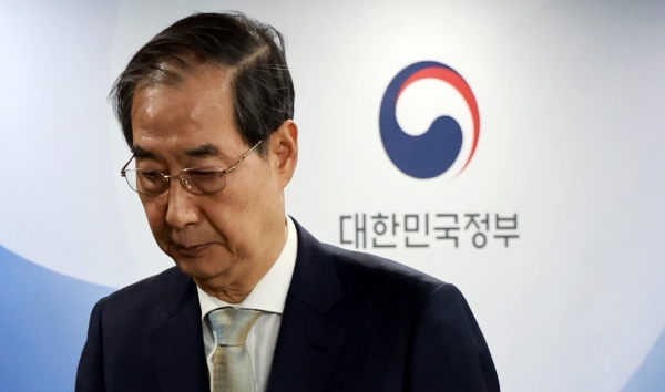 한덕수 대통령 권한대행 국무총리가 4일 정부서울청사에서 헌법재판소의 윤석열 대통령 파면 선고 뒤 대국민 담화를 마치고 브리핑실을 나서고 있다.(사진=연합뉴스)