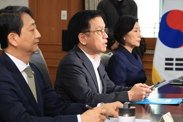 최상목 경제부총리 겸 기획재정부 장관이 8일 서울 종로구 정부서울청사에서 열린 경제관계장관간담회에서 발언하고 있다. (사진=연합뉴스)