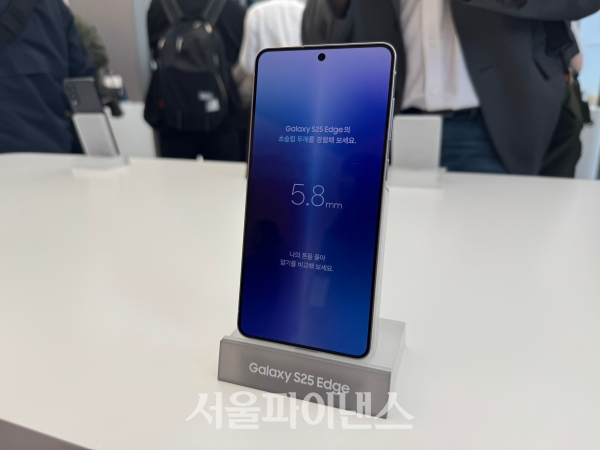 삼성전자 '갤럭시 S25 엣지' 이미지 (사진=이도경 기자)