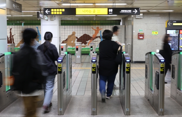 서울 시내 지하철역 개찰구 모습 (사진=연합뉴스)