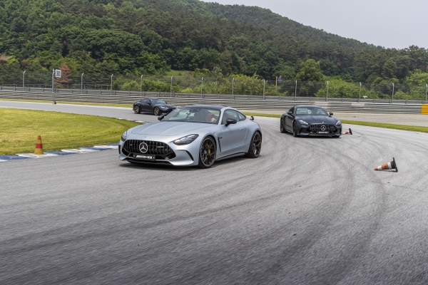 메르세데스-AMG GT 55 4매틱+ 주행 모습 (사진=메르세데스-벤츠 코리아)