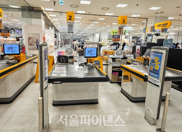 오전 11시경 이마트 서울 청계천점에 캐셔 카운터가 모두 닫혀있다. (사진=박소다 기자)