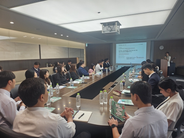 iM증권 영업점 직원들이 연금자산 관리에 대한 교육을 받고 있다. (사진=iM증권)