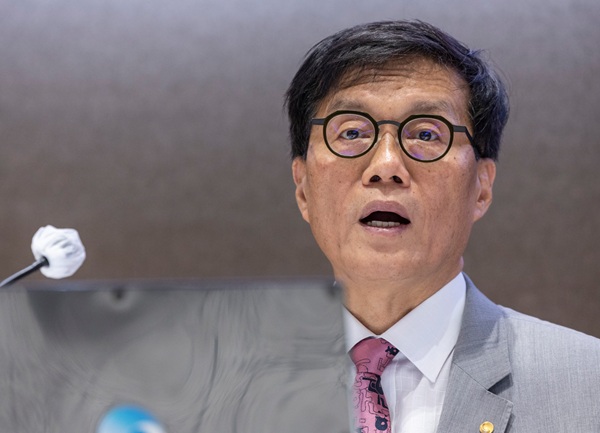 이창용 한국은행 총재가 지난 18일 서울 중구 한국은행 별관에서 열린 '2025 상반기 물가 설명회'에서 물가 상승 요인을 설명하고 있다. (사진=연합뉴스)