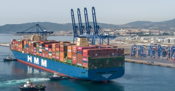 스페인 알헤시라스 터미널에 기항하는 2만4000 TEU급 컨테이너선 'HMM 알헤시라스호' (사진=HMM)