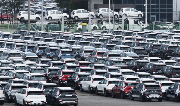 경기도 평택항에 세워져 있는 수출용 자동차. (사진=연합뉴스)