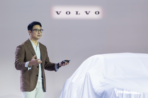 서울 광장동 워커힐 호텔에서 2일 진행된 신형 XC90·S90 출시 행사에서 이윤모 볼보차코리아 대표가 인사말을 전하고 있다 (사진=볼보자동차코리아)