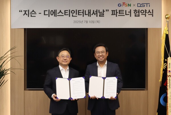 한동진 지슨 대표와 김형태 디에스티인터내셔날 대표가 10일 파트너 협약식을 진행하고 있다. (사진=지슨)