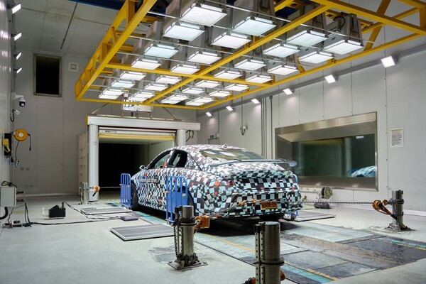 환경시험동 고온챔버에서 아이오닉6N이 열관리 성능을 평가받는 모습. (사진=현대자동차그룹)