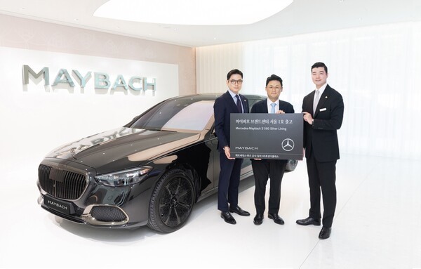 HD효성더클래스는 24일 마이바흐 브랜드센터 서울에서 전 세계 12대 한정 제작된 마이바흐의 1호차 전달식을 진행했다 (사진=HS효성더클래스)