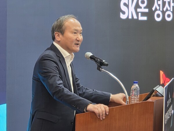 30일 서울 종로구 SK서린빌딩에서 'SK이노베이션 기업가치 제고 전략 설명회'가 열린 가운데 이석희 SK온 사장이 SK온의 향후 사업 전략에 대해 소개하고 있다. (사진=여용준 기자) 