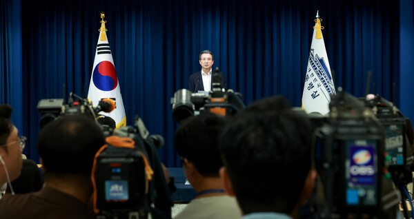 김용범 대통령실 정책실장이 31일 서울 용산 대통령실 청사에서 한미 관세 협상 타결 관련 브리핑을 하고 있다. (사진=연합뉴스)