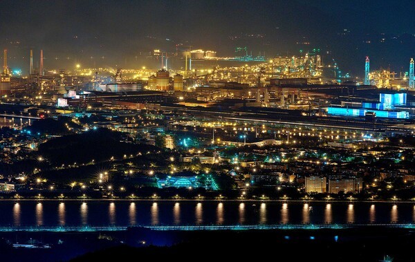 포스코 광양제철소 야간 전경 (사진=포스코)