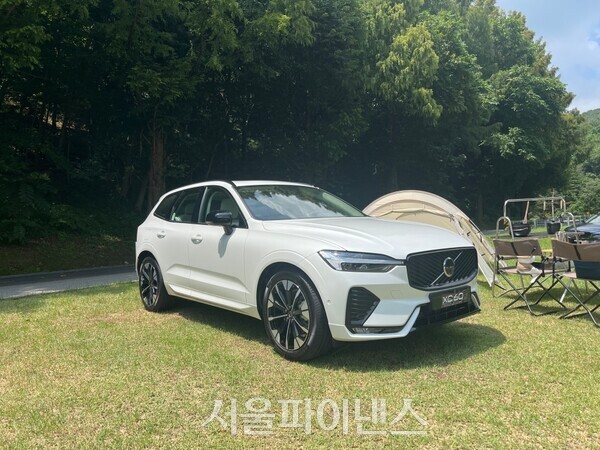 볼보 XC60의 전측면 (사진=김완일 기자)