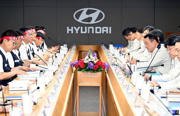 현대차 노사가 지난 6월 18일 울산공장 본관 동행룸에서 2025년 임단협 교섭 상견례를 진행하고 있다. (사진=현대자동차)