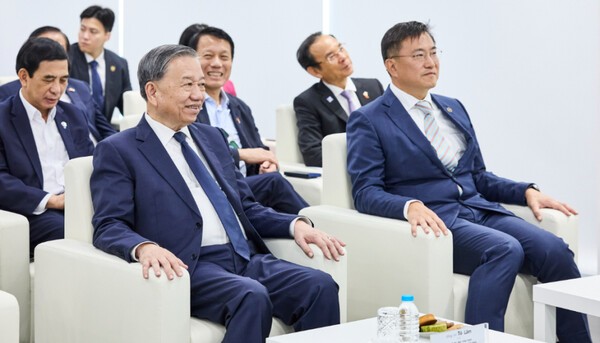 또 럼 베트남 당서기장(왼쪽)과 김남정 동원그룹 회장. (사진=동원그룹)