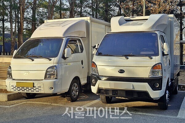 포터 일렉트릭(왼쪽)과 BYD T4K (사진=문영재 기자)