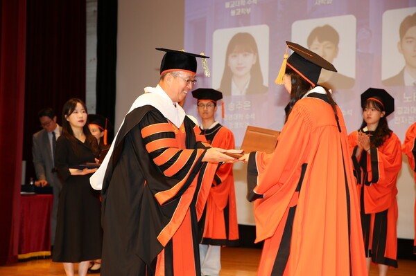 동국대, '2025년 가을 학위수여식' 개최 - 뉴스 썸네일 이미지