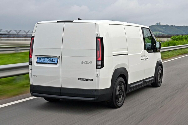 기아 PV5 카고 뒷면 (사진=기아)
