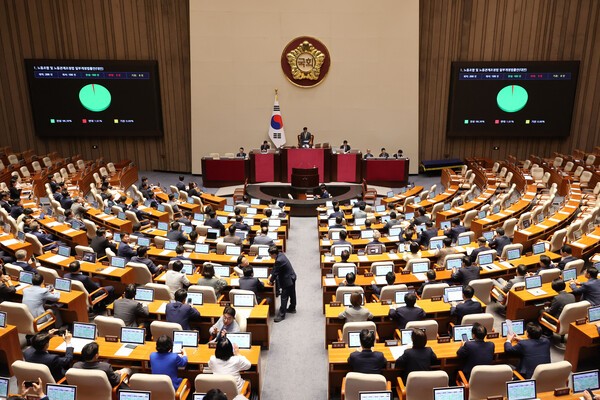 24일 국회 본회의에서 '노동조합 및 노동관계조정법 일부개정법률안(노란봉투법)'이 통과되고 있다. (사진=연합뉴스)