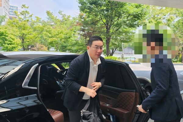 구광모 LG그룹 회장이 오는 25일(현지시간) 미국 워싱턴DC에서 열리는 한미 정상회담 경제사절단에 동행하기 위해 24일 강서구 서울김포비즈니스항공센터(SGBAC)를 통해 출국하고 있다. (사진=연합뉴스)