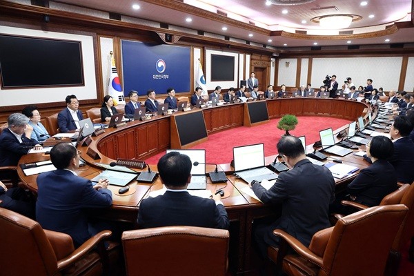 김민석 국무총리가 26일 서울 종로구 정부서울청사에서 열린 국무회의를 주재하고 있다.(사진=연합뉴스)