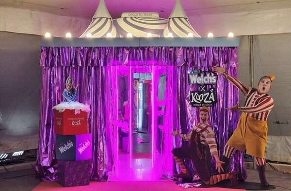 농심이 '태양의서커스' 의 내한 공연에서 자사 제품 웰치스를 선보이기 위해 운영하는 포토존. (사진=농심)