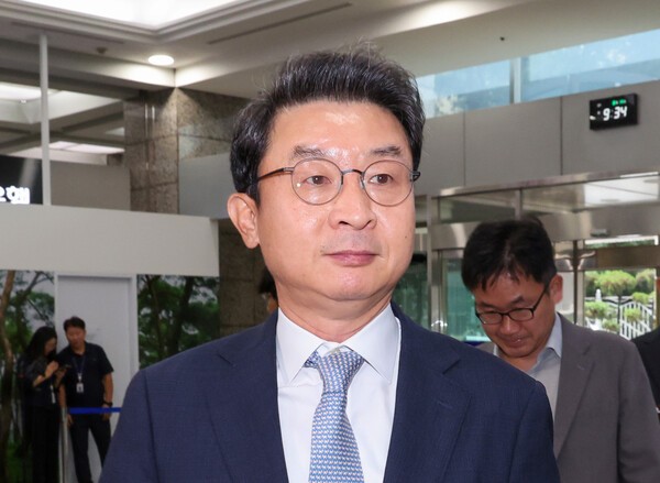 이억원 금융위원장 후보자가 14일 서울 중구 예금보험공사에 마련된 인사청문회 준비 사무실로 첫 출근하고 있다. (사진=연합뉴스)