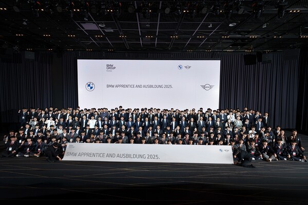 BMW그룹코리아가 지난달 26일 인천 중구 네스트호텔에서 BMW 어프렌티스 21기 수료식·22기 발대식과 아우스빌둥 9기 발대식을 통합 개최했다. (사진=BMW그룹코리아)