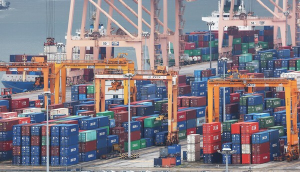 경기도 평택항에 컨테이너가 쌓여 있는 모습. (사진=연합뉴스)