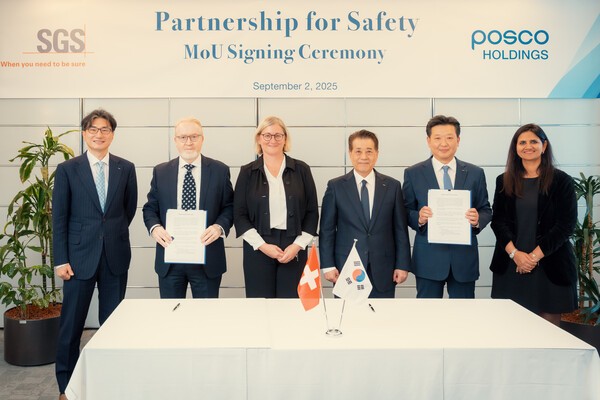 포스코그룹은 2일(현지시간) 세계적인 안전 전문 컨설팅사 SGS와 업무협약을 체결했다. 양사는 우선 포스코그룹 건설 부문의 안전 시스템 점검과 솔루션 도출 등 프로세스 수립에 집중할 계획이다 (사진=포스코그룹)