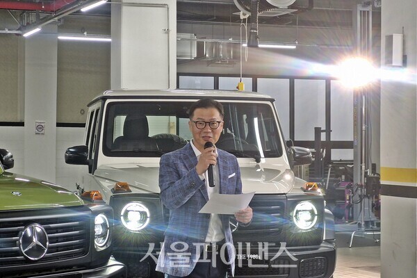 이상국 벤츠코리아 디지털·마케팅·커뮤니케이션 부문장이 G클래스 스트롱거 댄 더 1980 에디션에 대해 설명하는 모습. (사진=문영재 기자)