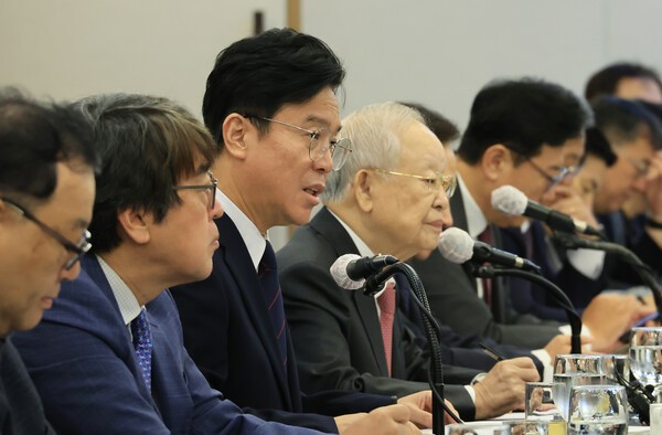 김영훈 고용노동부 장관이 3일 서울 프레스센터에서 열린 주요기업 CHO(최고인사책임자) 간담회에서 인사말을 하고 있다. (사진=연합뉴스)