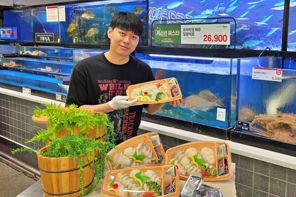 롯데마트는 국민 횟감의 대명사인 광어 가격 부담을 낮추기 위해 대체 횟감으로 찰광어를 선보인다. (사진=롯데마트)