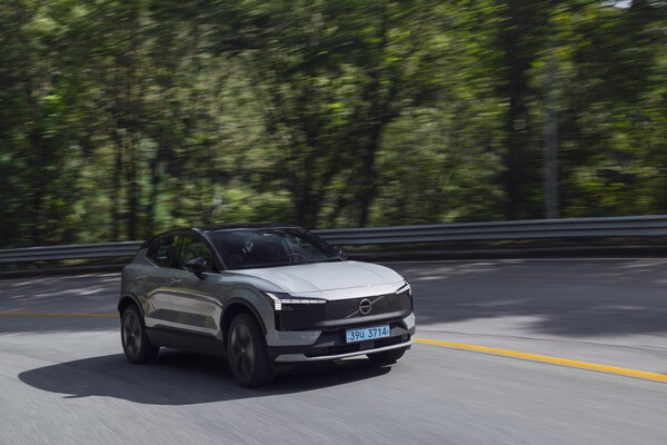 볼보 EX30 크로스컨트리의 주행 모습 (사진=볼보자동차코리아)