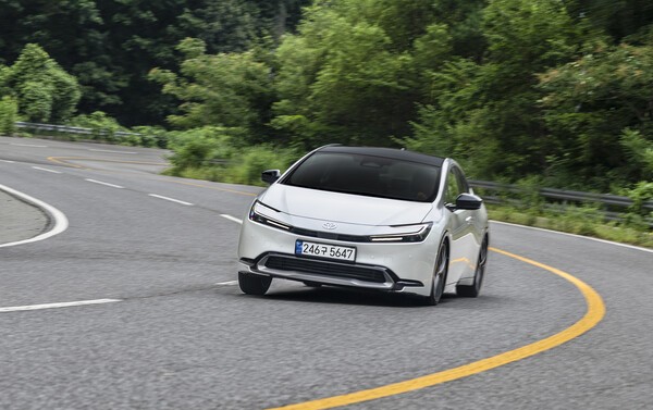 프리우스 하이브리드 AWD 주행 (사진=토요타코리아)