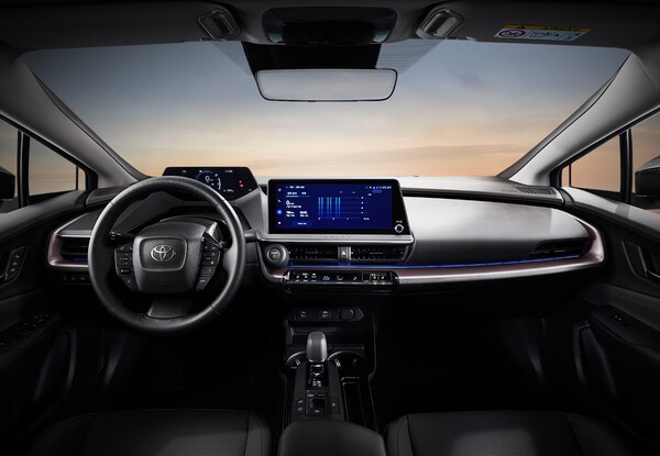 프리우스 하이브리드 AWD 실내 (사진=토요타코리아)