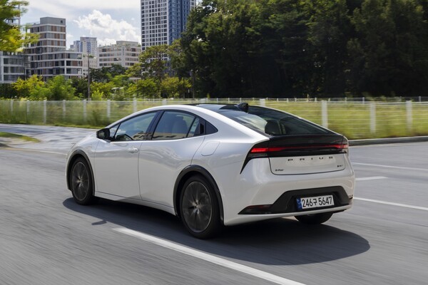 프리우스 하이브리드 AWD 주행 (사진=토요타코리아)