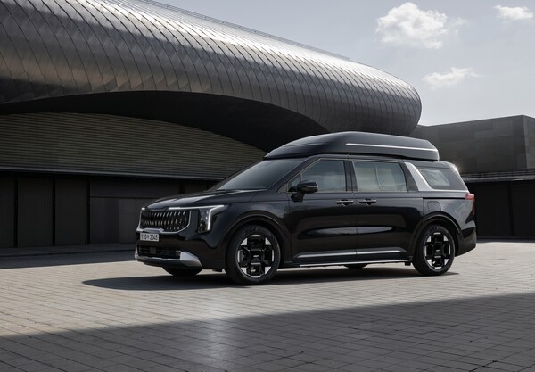 기아가 2026년형 카니발 하이리무진을 출시했다. (사진=기아)