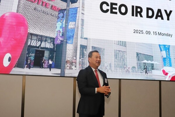 김상현 롯데쇼핑 부회장이 15일 서울 잠실 시그니엘 서울에서 열린 '2025 CEO IR 데이'에서 발언하고 있다. (사진=롯데쇼핑)