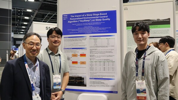 정기영 서울대병원 신경과 교수, 신성욱  현대건설 책임연구원, 이동헌 에이슬립 대표(왼쪽부터) 'World Sleep Congress 2025'  학술대회 포스터 세션에 참여했다. (사진=현대건설)