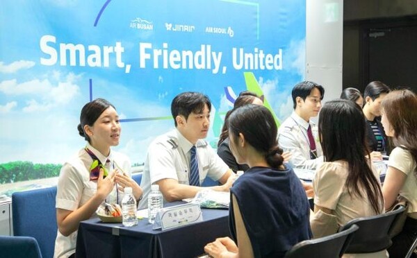 진에어가 에어부산, 에어서울과 함께 지난 16일 서울 코엑스 마곡에서 열린 2025 항공산업 잡페어에 공동 참여했다. (사진=진에어)