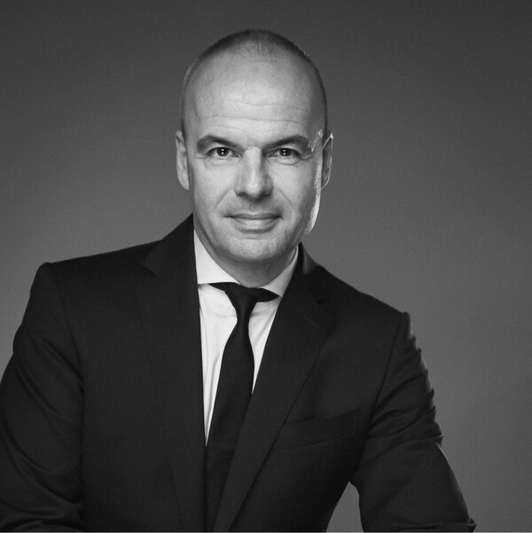 SK온이 유럽 지역 영업을 총괄하는 조직을 신설하고 독일 자동차 부품사 콘티넨탈에서 오랜 경력을 쌓은 토마스 엘러 박사를 대표로 선임했다. (사진=SK온)