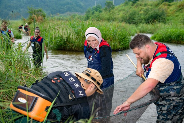 친환경 생태계 보전 활동에 적극 나서고 있는 현대모비스가 국내는 물론 해외 직원들도 참여하는 프로그램을 통해 미래 세대를 위한 친환경 사회공헌활동의 중요성을 지속적으로 강조하고 있다. (사진=현대모비스)