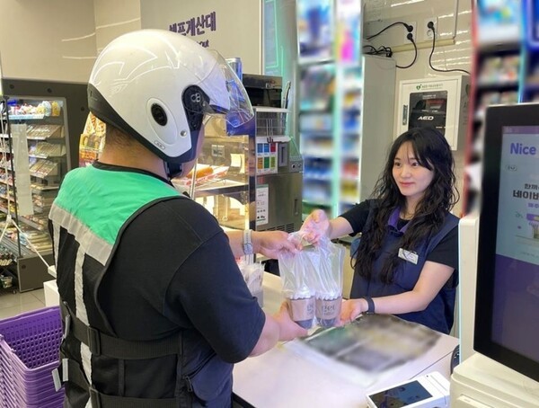 CU가 자체 즉석 원두커피 브랜드 'get(겟) 커피'의 배달 서비스를 시작한다. (사진=BGF리테일)