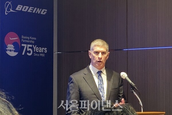 윌 셰이퍼 보잉코리아 사장이 24일 오전 서울 중구 롯데호텔서울에서 열린 보잉 한국 진출 75주년 기자간담회에서 보잉과 한국 간의 파트너십에 대해 설명하는 모습. (사진=문영재 기자)