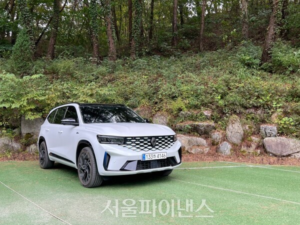 르노 그랑 콜레오스 전측면 (사진=김완일 기자)