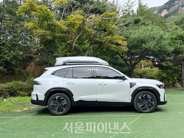 르노 그랑 콜레오스 에스카파드 모델 측면 (사진=김완일 기자)